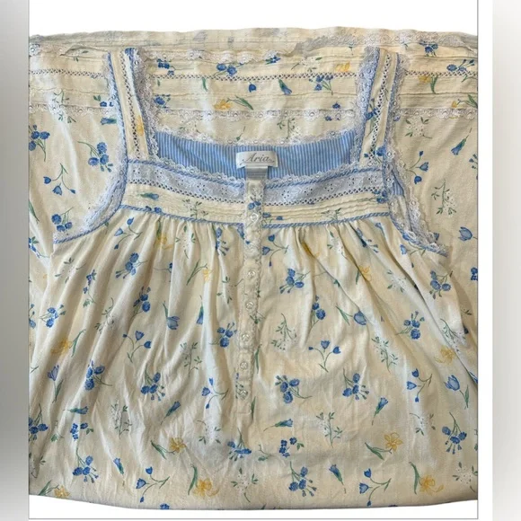 Aria vintage house night dress. Tank style with floral design. Maxi style Size M - Picture 3 of 4